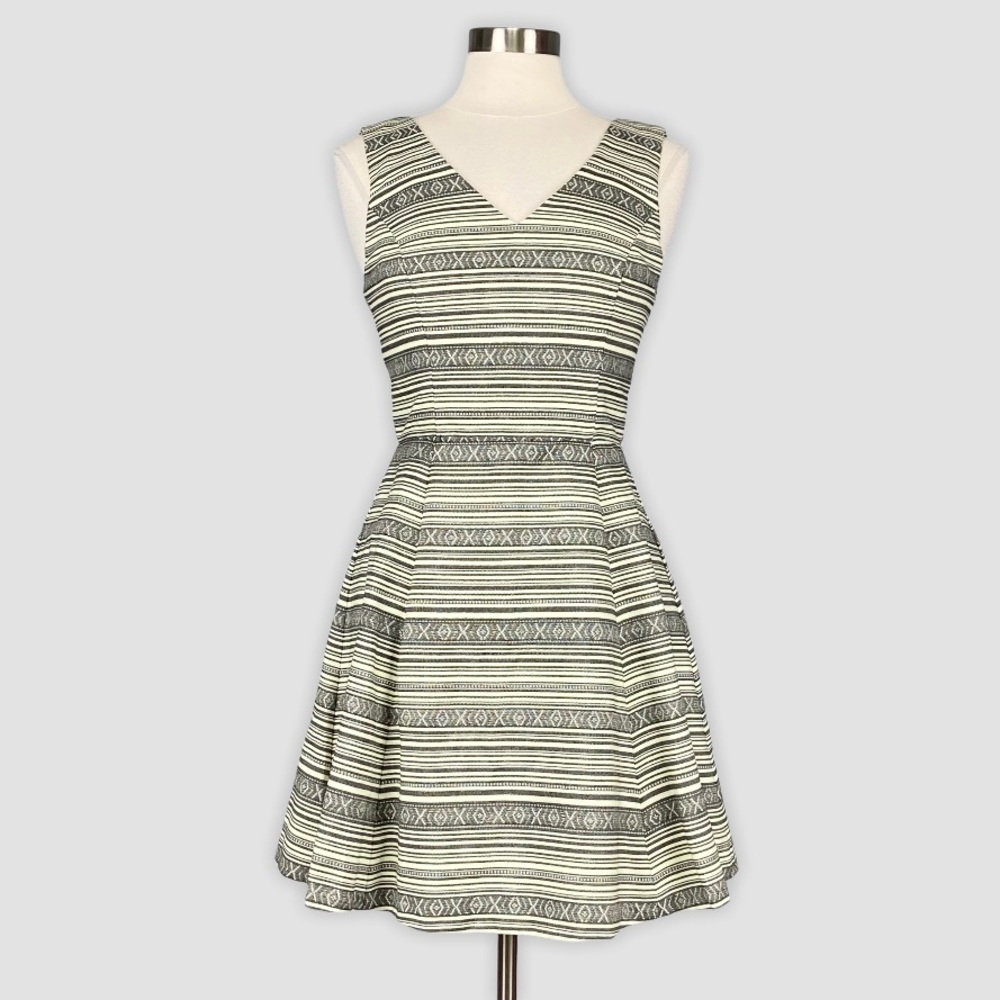 Saks Fifth Ave Womens Sleeveless Tribal Print Flare Dress Black White size Small